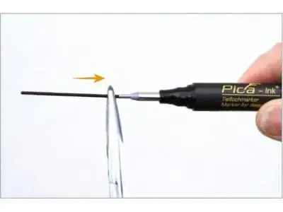 Маркер з довгим носиком червоний, Pica-Ink Deep Hole Marker(Піка) [150/40]